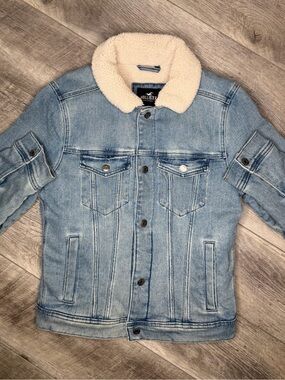 Hollister Light Blue Denim Jacket with Cream Sherpa Collar XS